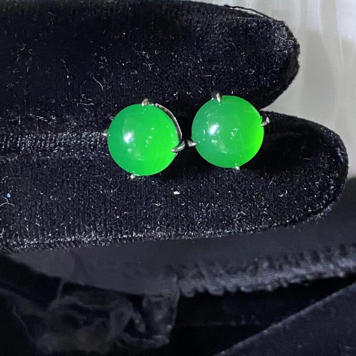 Stone inlay jade