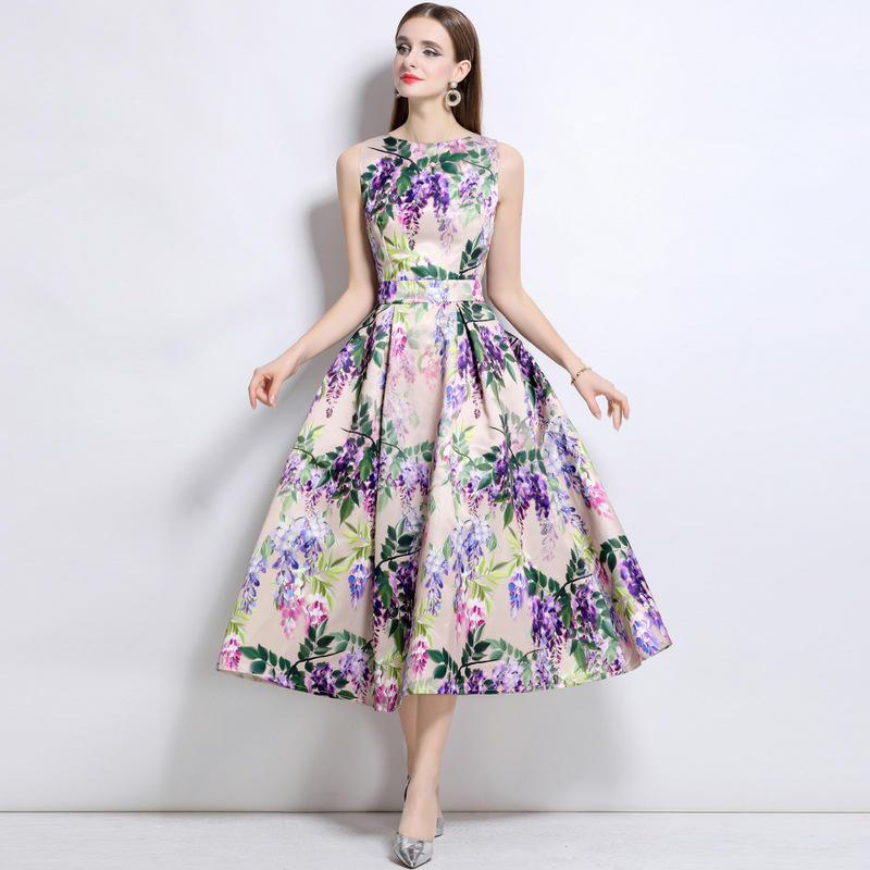 6504 Sleeveless High-Waisted Dress with Stereo Cut and Waist-Cinching Skirt
