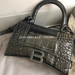 厂家法棍包女手挎斜早春版本精美腋下包感新款提高小众沙漏包牛皮