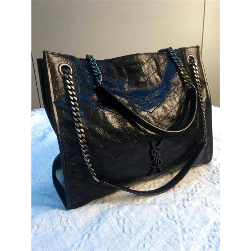 Hong Kong Warehouse Clearance Sale: Store Brand Promotion, Fashion Expert-Curated Tote Bags