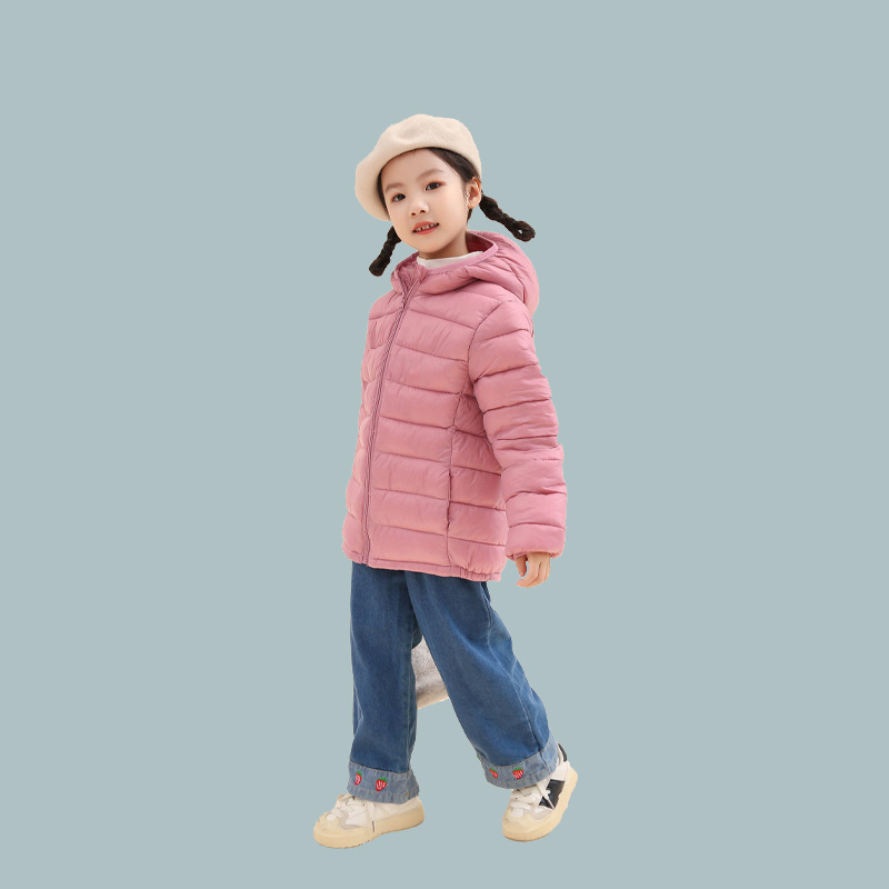 Chaqueta ligera acolchada de algodón con capucha de estilo coreano para niños 2024 versión de moda de abrigo corto cálido para niñas engrosadas para niños nuevos