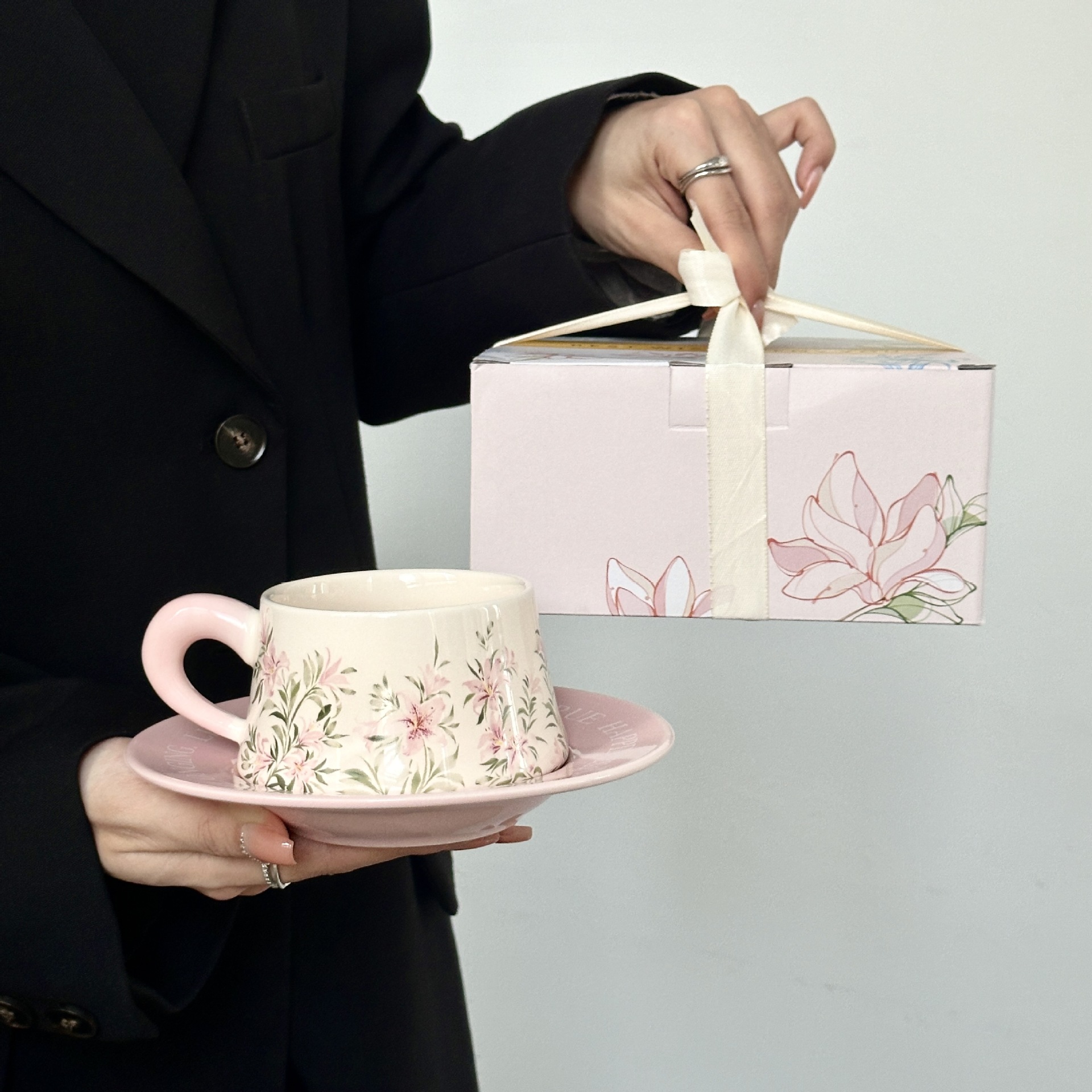 Original pintado a mano lirio taza de café set plato taza de té de la tarde regalo de cumpleaños para chicas dama de honor regalo