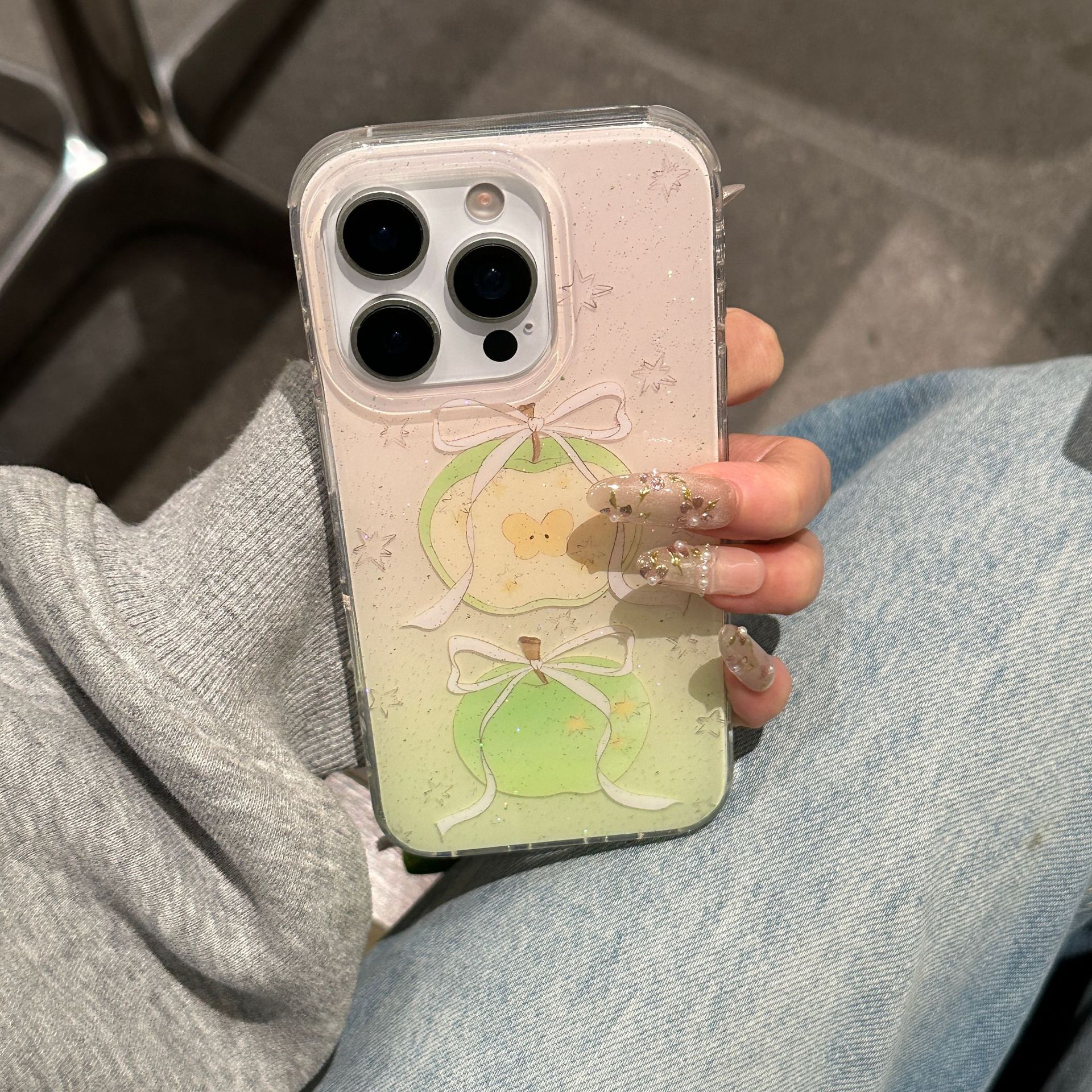 Flashing Powder Bowknot Green Apple para iPhone15/16 funda para teléfono móvil 14Pro colgante 16Pro hembra 13