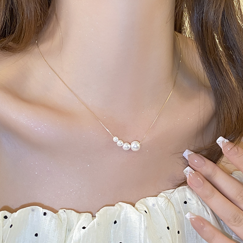 フランスのレトロなツバキの花の真珠のネックレスの東大門の蝶の花のペンダントの鎖の鎖の軽い贅沢な高級感の首の鎖|undefined