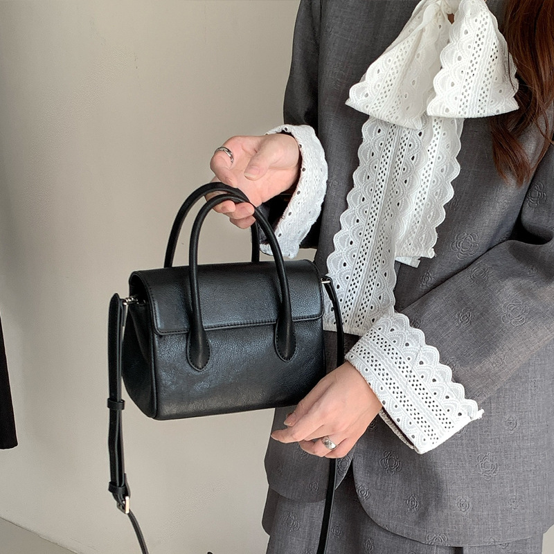 Top layer vegetable tanned cowhide mailman 2024 new vintage handbag shoulder leather small women's crossbody bag_voghion.com