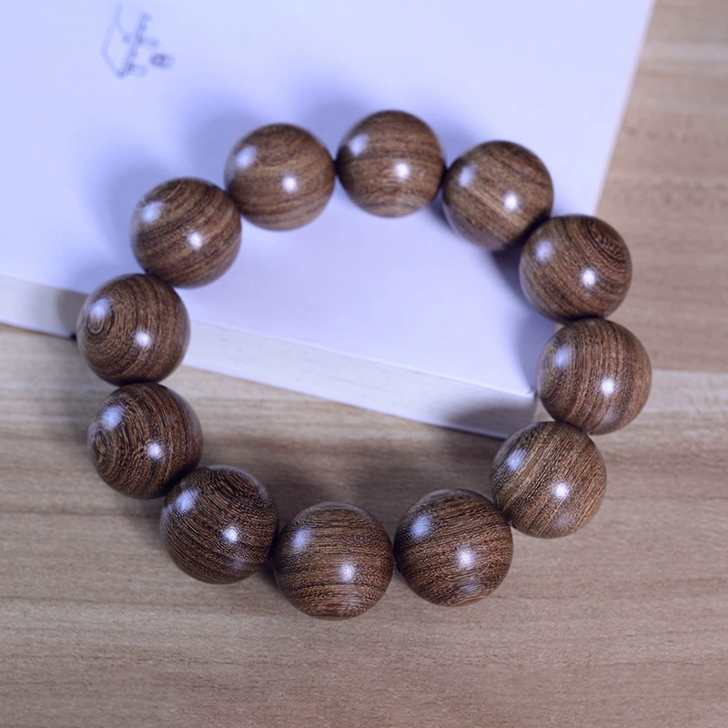 Этнический браслет-алтарь — бусины из сандалового дерева и ореха Walnut, размеры 10–20 мм