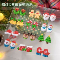 クリスマスシリーズのネイルアクセサリーの鈴ヘラジカ雪だるまの杖がとても可愛いです。