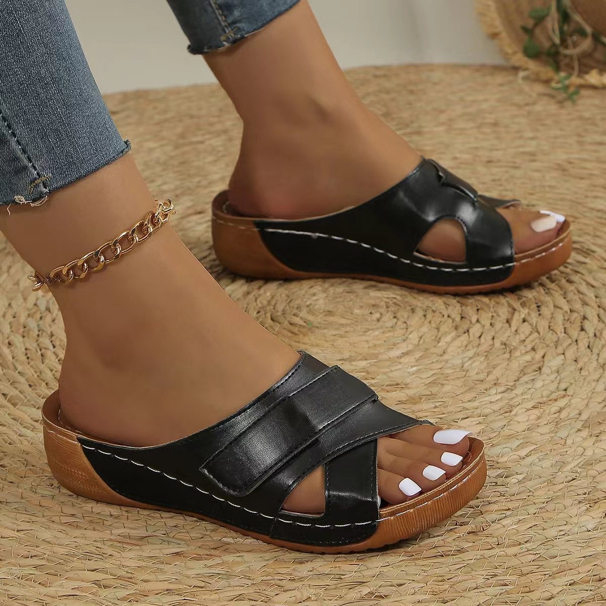 Women's Casual Vacation Solid Color Round Toe Wedge Sandals display picture 4