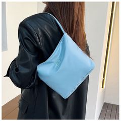 时尚刺绣防水尼龙百搭休闲腋下单肩女桶包简约手提潮流腋下包