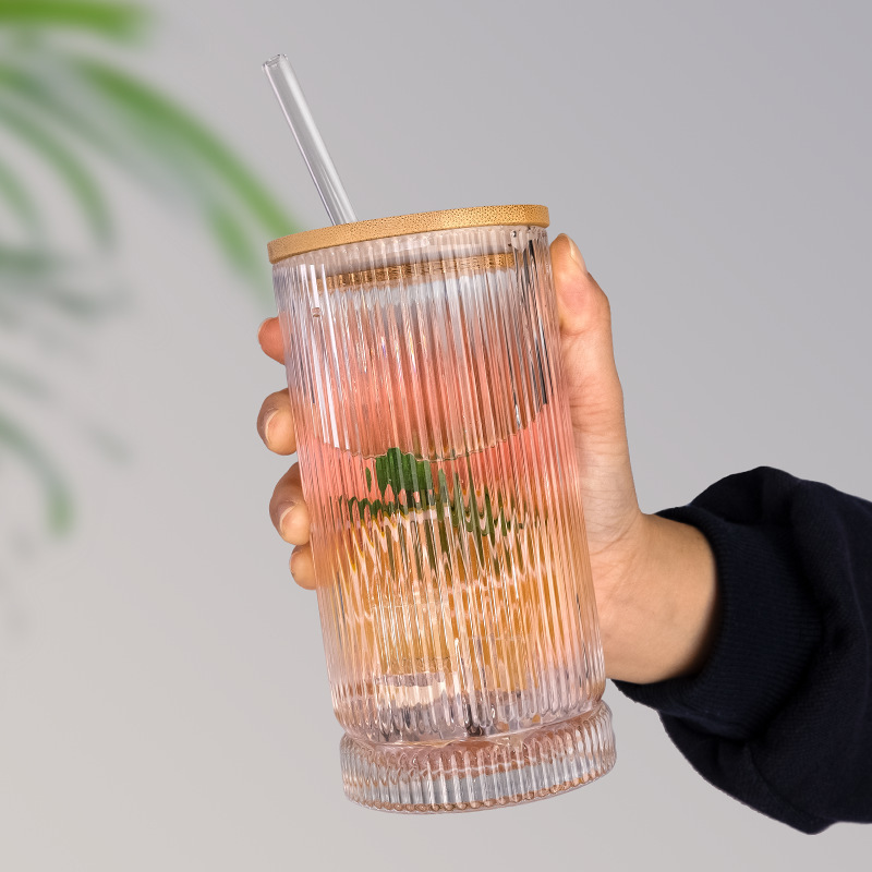 Taza de paja de vidrio vertical con cubierta de bambú taza de bebida fría taza de café doméstica de alto valor de cara en línea taza de jugo de frutas