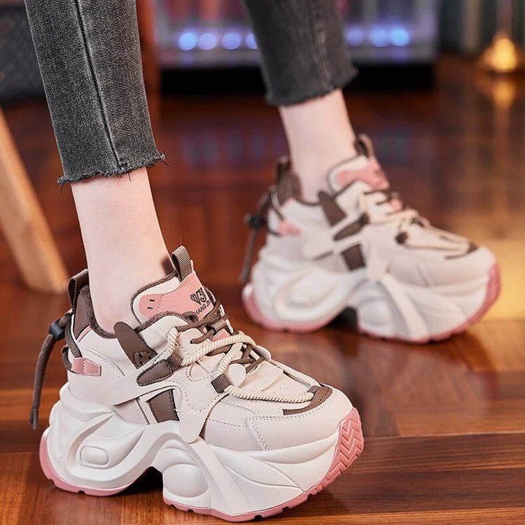 Европейская обувь для отца женского супер огонь 2024 новая летняя дышащая повседневная обувь с толстой подошвой