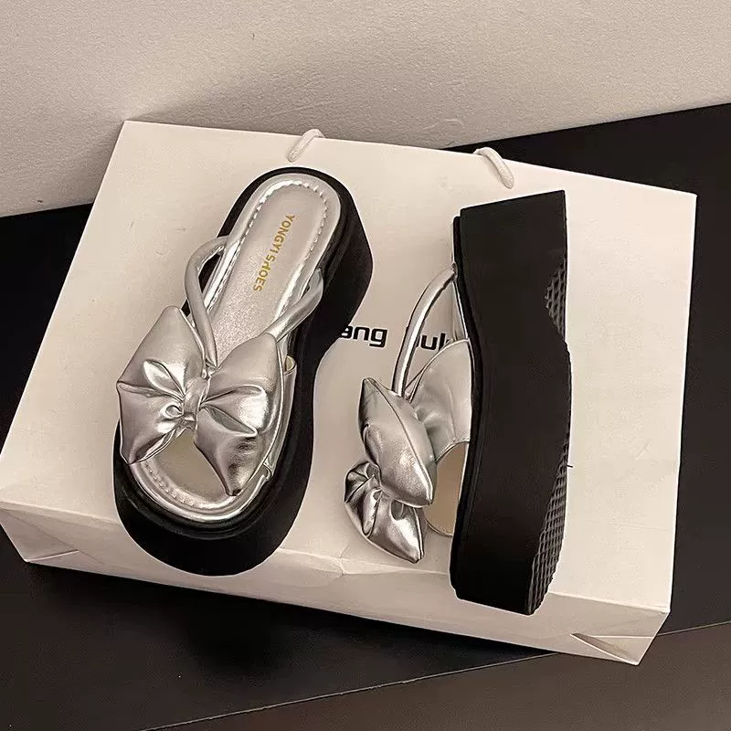 2024 новый летний стиль, нежный сказочный стиль, бант на толстой подошве, увеличивающая рост женская верхняя одежда, модные и универсальные однолинейные сандалии