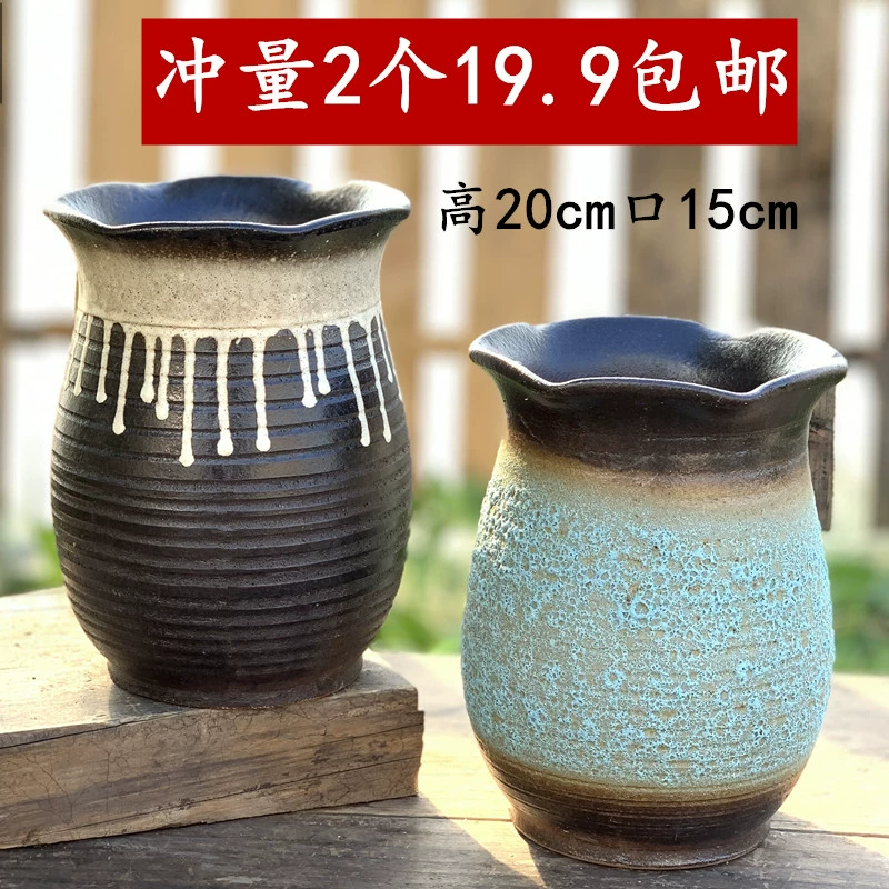 Грубый глиняной горшок с мясистым цветочным горшком большого диаметра с коротким толстым вырезом