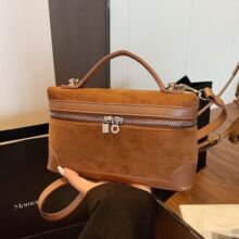 ��ײɫ����С����Ů�¿ʱ������С���������ٴ�б���