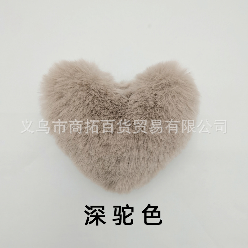 メーカーの現物のぬいぐるみのハート型のキーホルダーの部品8*9cmの毛玉