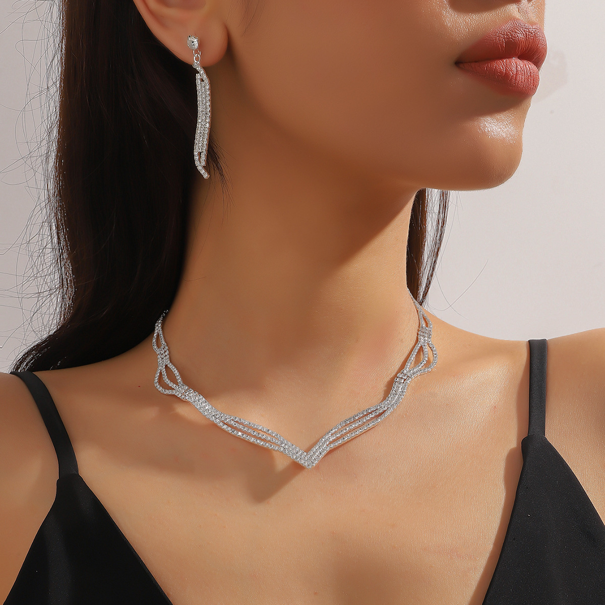 collana donna rete rosso zircone nicchia versatile orecchini ciondolo set metallo clavicola catena fabbrica_voghion.com