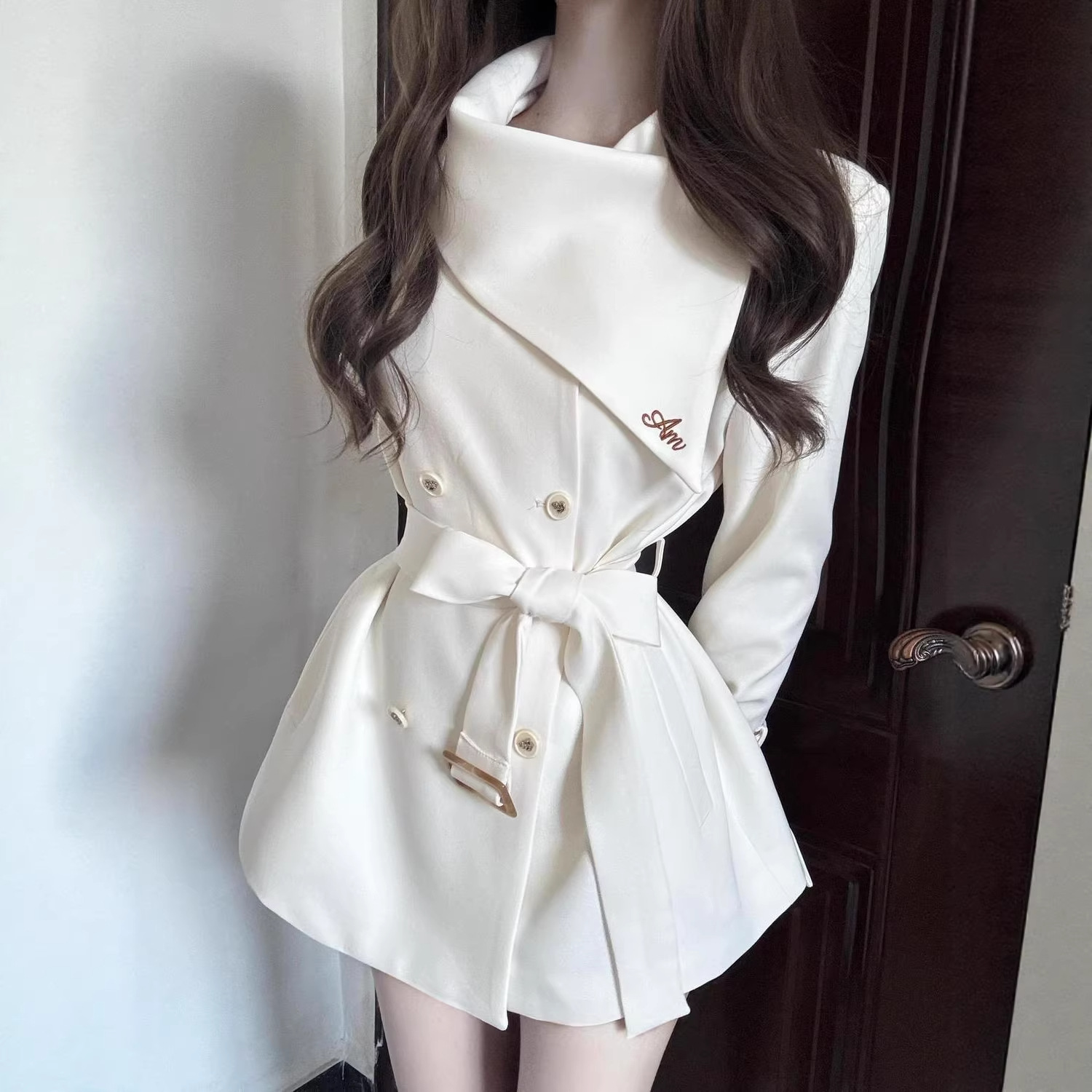 Casual Elegant White Moonlight Double-Breasted Lace-Up Windbreaker Jacket for Women 2025 Autumn and Winter New Style Work Clothing Slimming Look for Small People