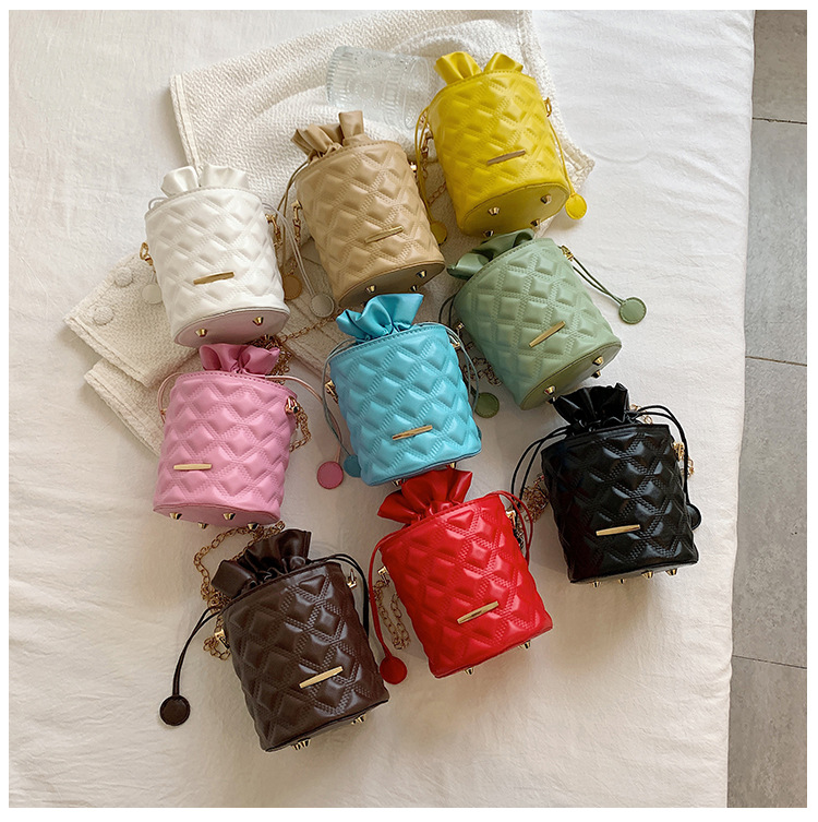 This Year's Popular Chain Bag For Women 2022 New Fashion Shoulder Trendy Crossbody Bag Mini Bucket Small Bag display picture 2