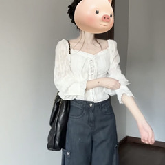 フランスの白いストラップ長袖シャツ女性の夏のデザイン感が小さいです。