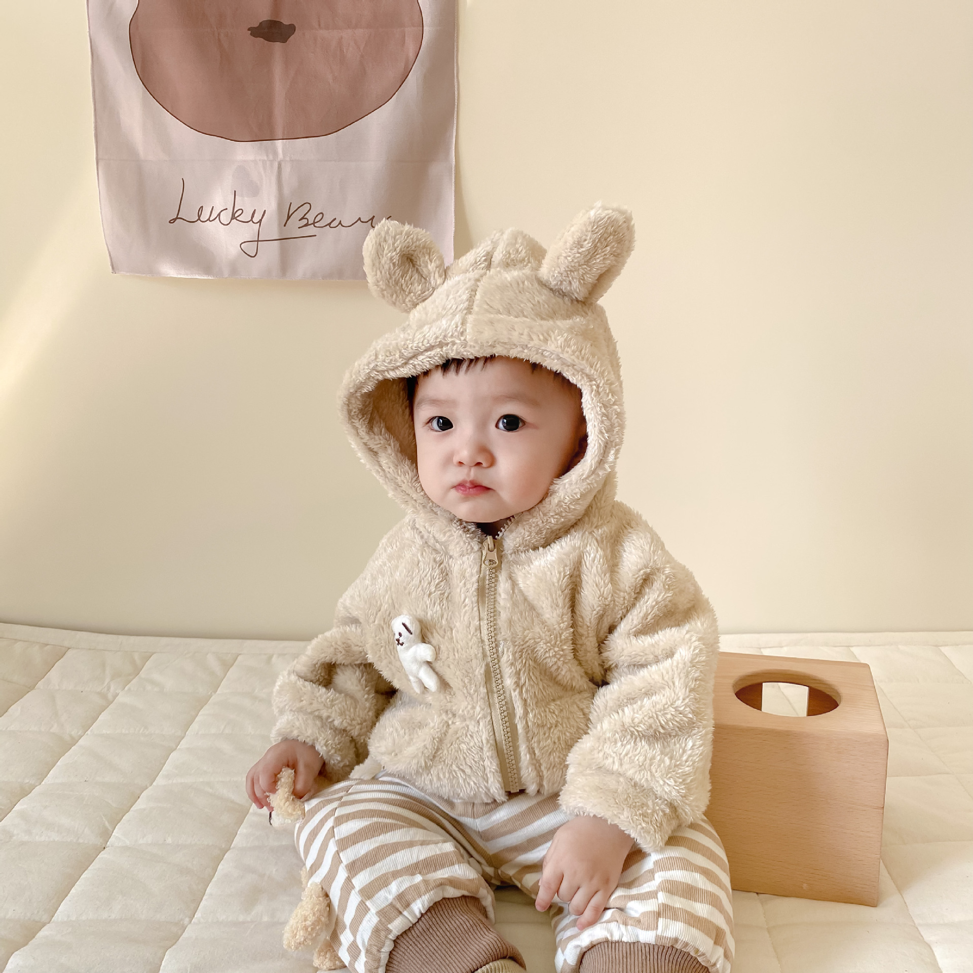 INS estilo coreano ropa para niños Otoño e Invierno niños y niñas bebé felpa engrosada abrigo bebé lindo con capucha ropa acolchada de algodón invierno cálido