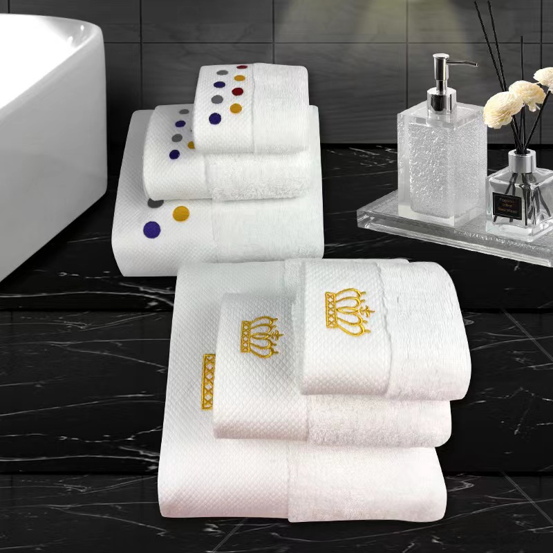 Hotel Platinium Sectional Towel Set with Embroidery Customization, Absorbent 100% Cotton Wide Section Gift Towel Bath Towel Square Towel Set of Three