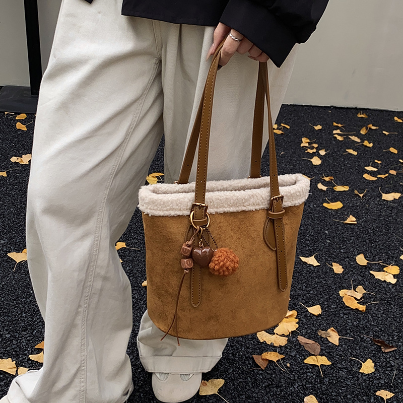 Bolsa de seda retro de alta calidad para mujeres 2025 nueva bolsa de cubo portátil de gran capacidad, bolso de hombro de seda