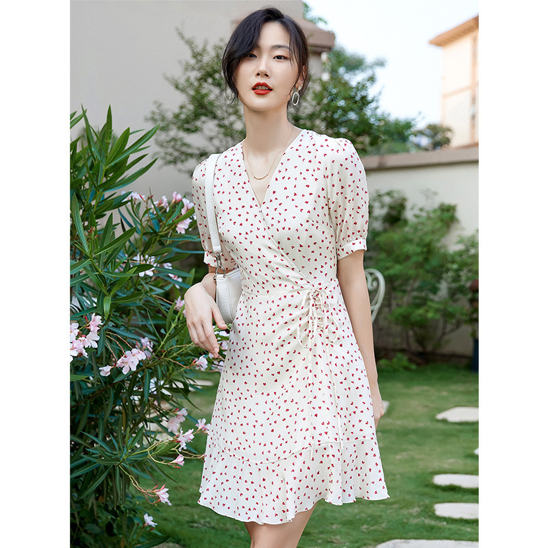 Elegant V-Neck Silk Dress for Petite Women, Fashionable and Slimming, Mid-Length Floral Dress with Lily of the Valley Design for Summer 2026
