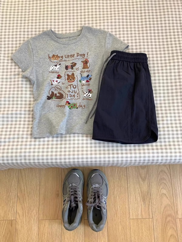 ネイビーブルーの純綿半袖Tシャツ女性用2025インターネットセレブ人気アメリカンプリントトップス右肩ラウンドネックホットガールシャツ|undefined