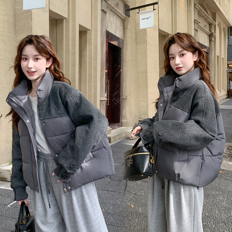 Moda corta de pluma de algodón mujer 2025 invierno nuevo aire de invierno de fragancia de viento de diapositivas empalmadas chaqueta de algodón caliente abrigo de moda image 2