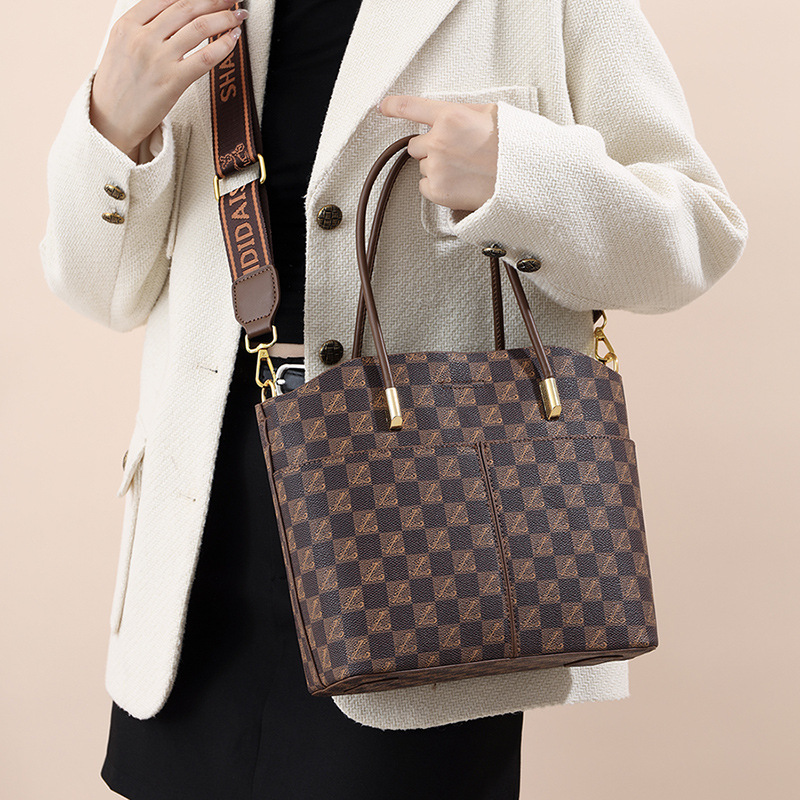 Borse transfrontaliere 2024 nuova moda borsa a tracolla versatile a spalla borsa piccola borsa a secchiello con trama di grande capacità_voghion.com