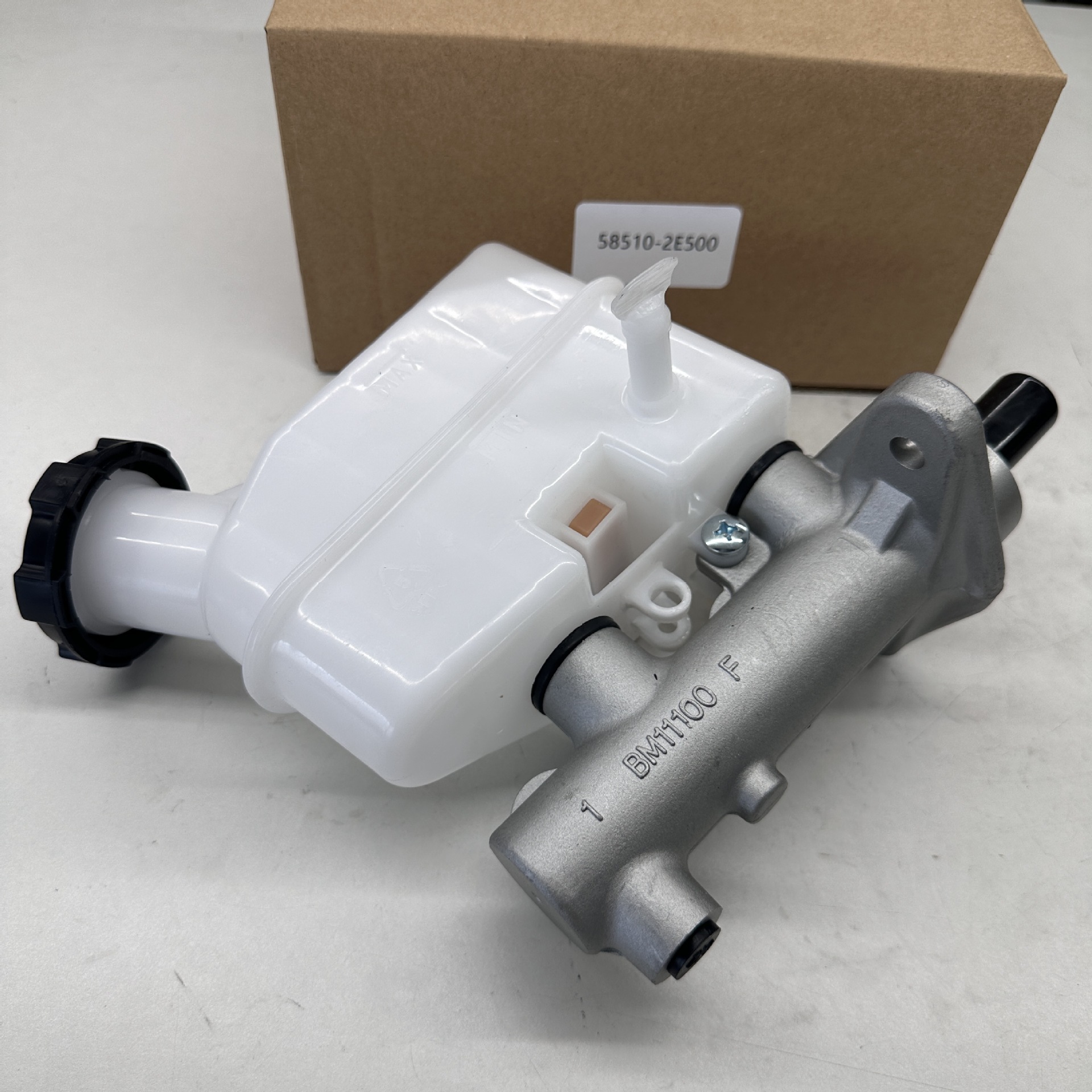 Suitable for Hyundai Tucson and Kia Sportage Brake Master Cylinder 58510-2E500 585102E500