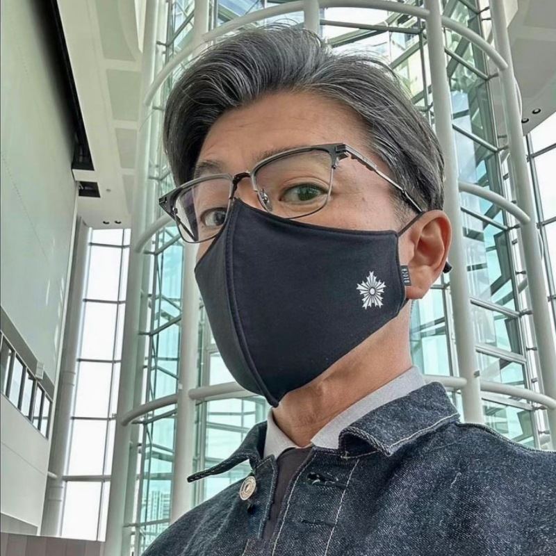 Kimura Takuya 9999 with S-02T business full-frame live explosions can be equipped with myopia pure titanium eyebrow glasses frame Kimura Takuya 9999 with S-02T business full-frame live explosions can be equipped with myopia pure titanium eyebrow glasses frame