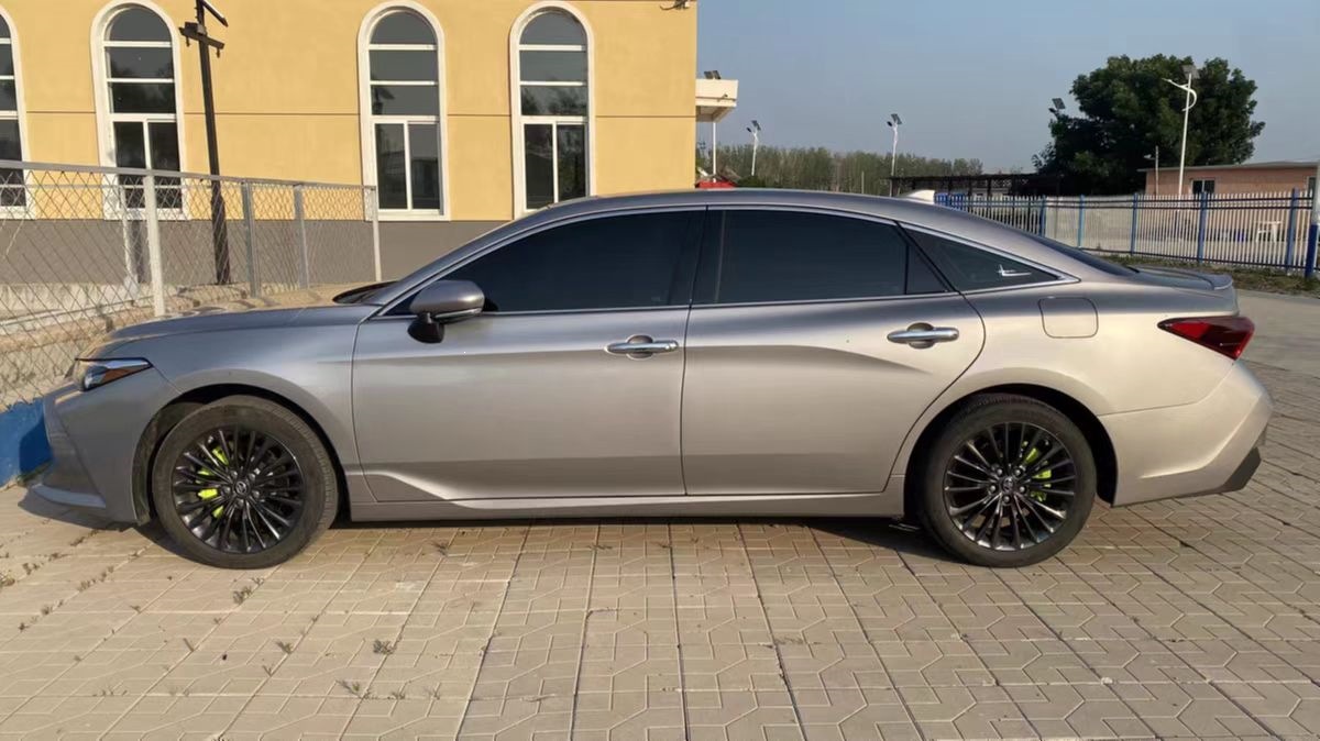 Suitable for Toyota Camry/Reiz/Asian Dragon/Crown/Highlander, specially modified aluminum alloy brake calipers