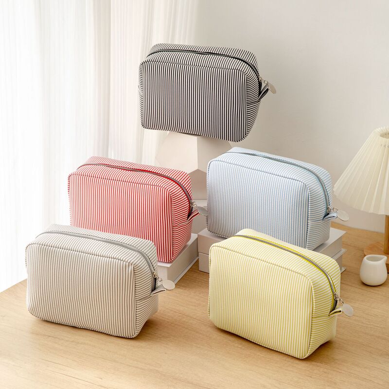Cross-Border European and American Bubble Gauze Cosmetic Bag, Large Capacity, Large Striped Toiletry Bag, Convenient Travel Makeup Storage Bag Cross-Border European and American Bubble Gauze Cosmetic Bag, Large Capacity, Large Striped Toiletry Bag, Convenient Travel Makeup Storage Bag