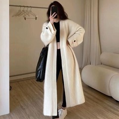 デザインセンス V ネックソフトでワックス状の肌に優しいニットカーディガン 2025 秋怠惰なスタイルルーズ膝丈セータージャケット女性のための