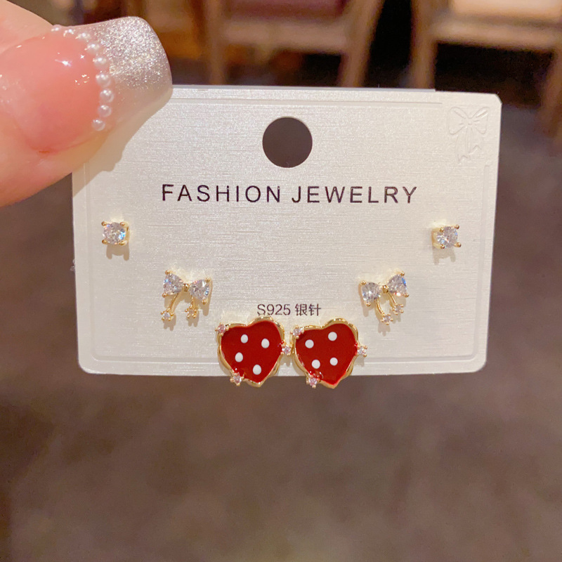115#Conjunto de tres piezas de aretes con lazo de lunares rojo dorado (chapado grueso en oro real)