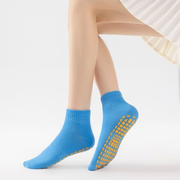 Wholesale in-stock non-slip socks, special price for whole orders of adult floor socks and children's indoor playground non-slip floor socks