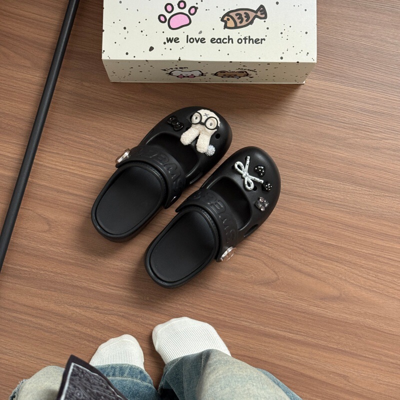 New Cute and Healing-Style Thick-Soled Clogs with Plush Glasses Bunny Design, Perfect for Summer Outdoor Wear, Cute and Versatile Slip-On Sandals