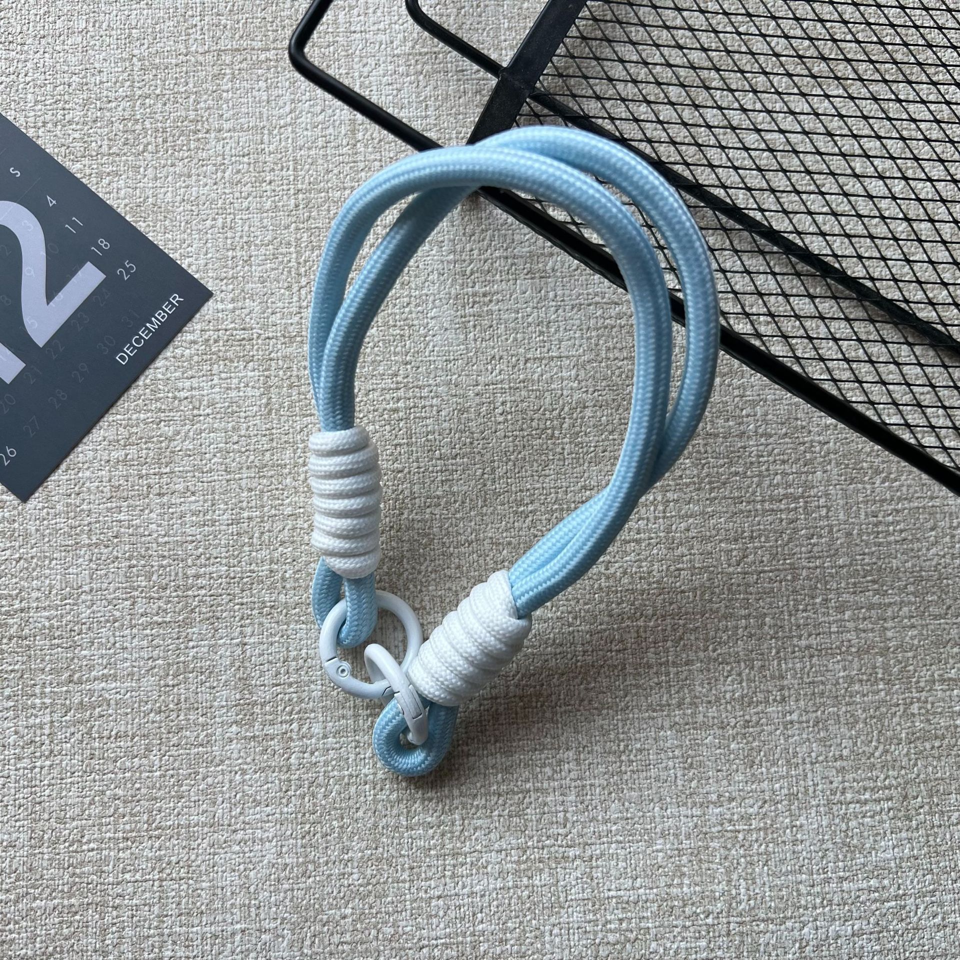 진한 파란색 이중 링