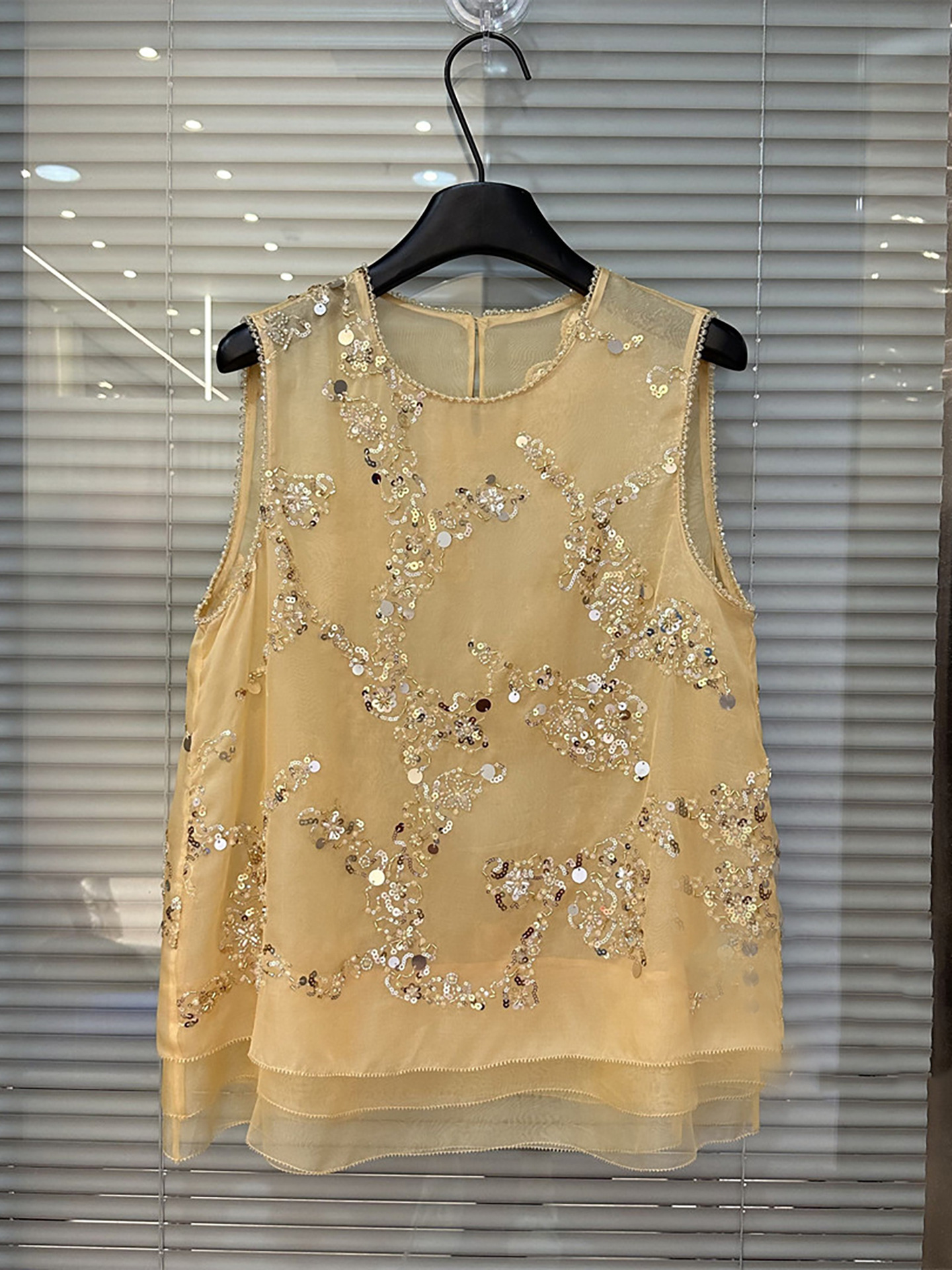 Áo hai dây nữ phong cách Trung Hoa cổ điển, chất liệu lưới nhẹ đính sequin lấp lánh, cổ tròn — màu vàng chi tiết 1