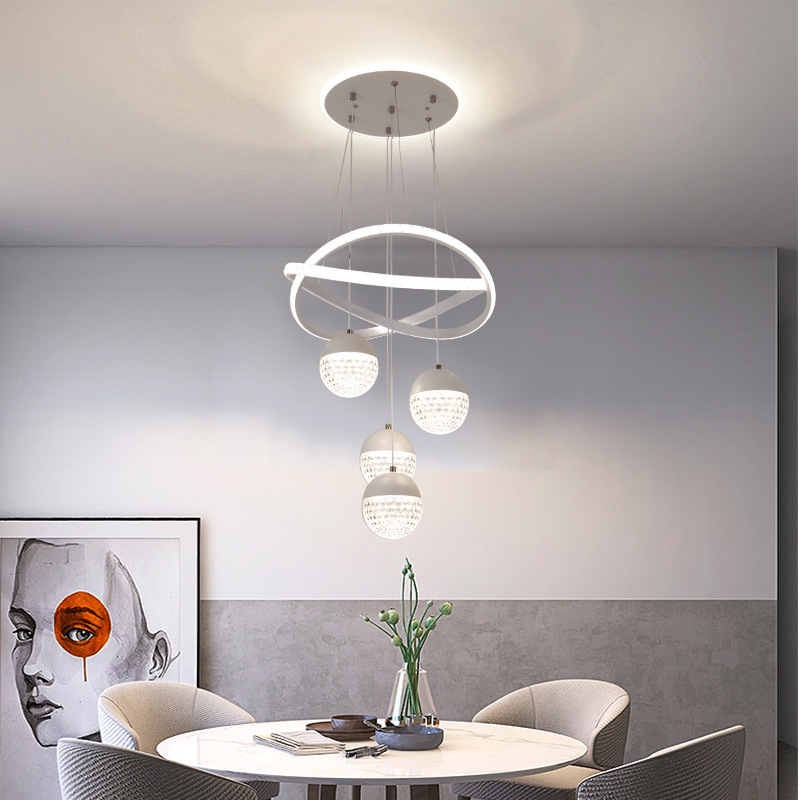 Comedor escalera de comercio electrónico apartamento lámpara de ropa candelabrera bar moderno comedor tienda de ropa LED suministro simple sala de estar