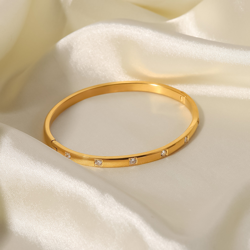 Simple Style Geometric Stainless Steel Plating Zircon Gold Plated Bangle display picture 2