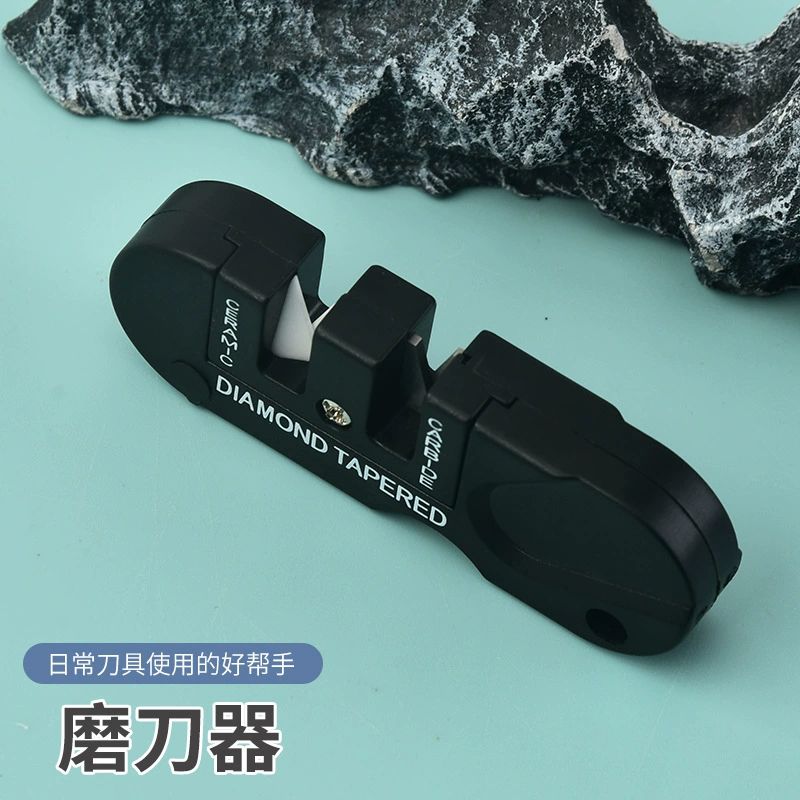 Миниатюрная портативная точилка для ножей для использования на открытом воздухе, инструмент для заточки лезвий из вольфрамовой стали с керамическим покрытием, портативный точильный камень для использования на природе.