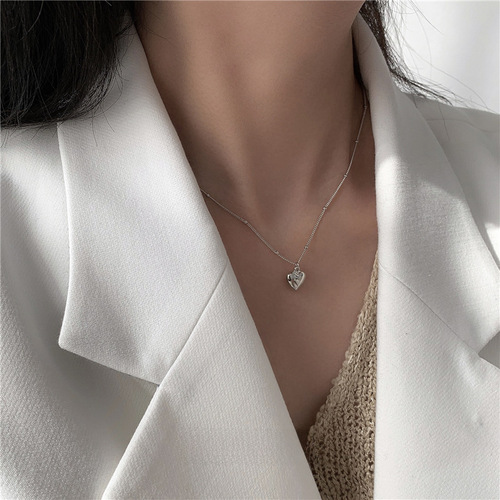 Eurasian cross-border jewelry, minimalist Insta fairy cool and indifferent heart pendant necklace, niche short pendant necklace