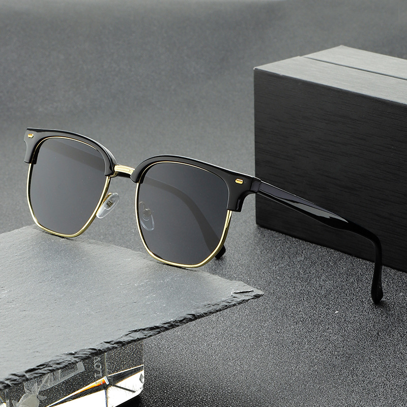 Trend fashionable retro sunglasses for traveling