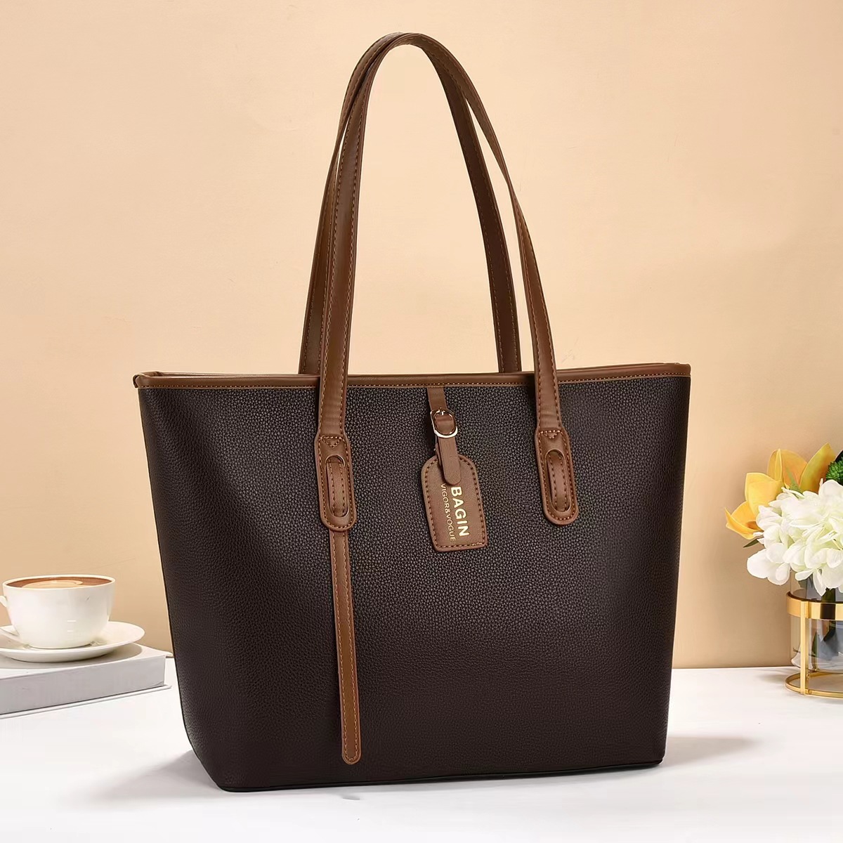 Bolsos de comercio exterior para mujer 2025 nuevo bolso portátil Versión coreana del bolso diagonal brillante de un solo hombro Fabricante de moda femenina