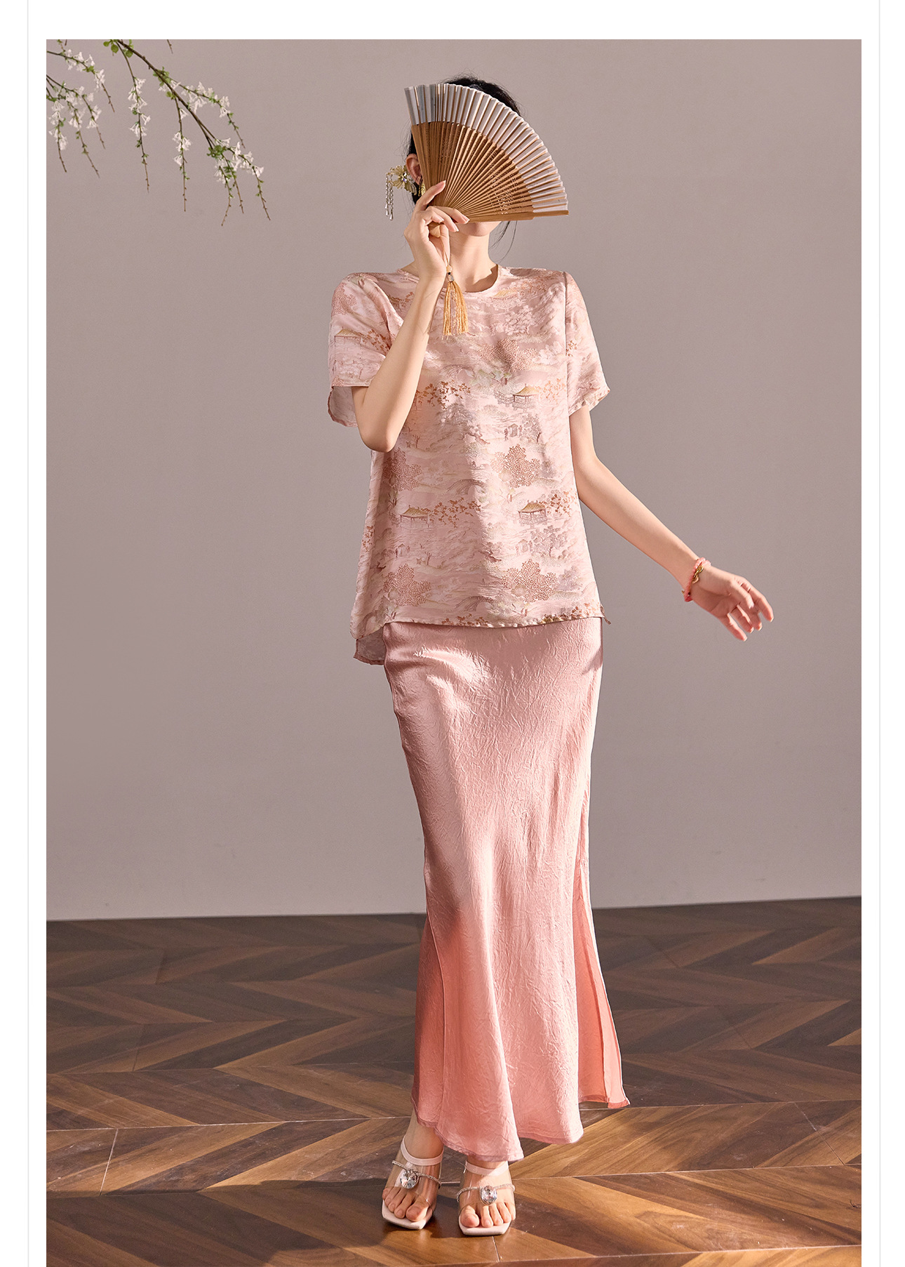 Áo thun cổ tròn tay ngắn phong cách Tân Trung Hoa đính khuy vải, chất liệu lụa tơ tằm jacquard — Màu hồng, màu mơ chi tiết 4