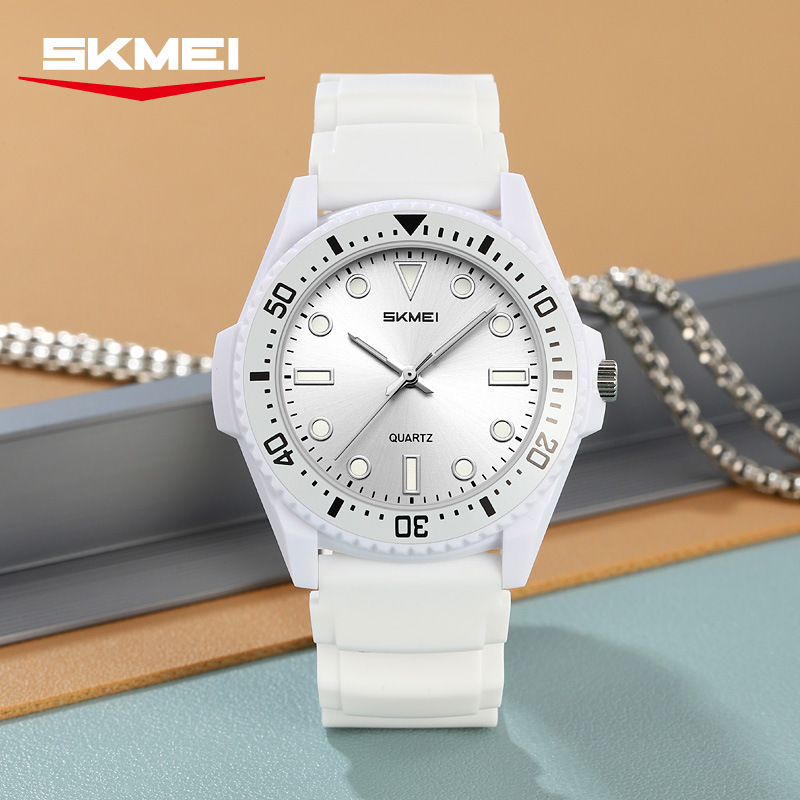Momento de belleza para hombres y mujeres simple reloj de cuarzo 50 metros impermeable reloj de pulsera ligero para estudiantes relojes deportivos de ocio en stock al por mayor