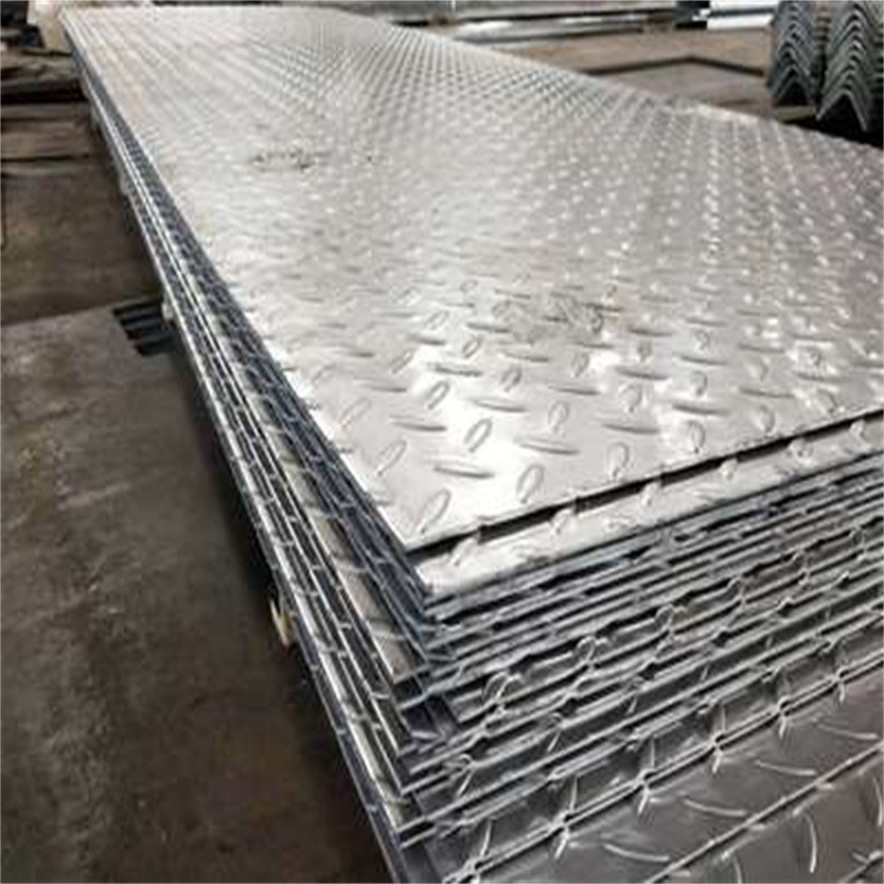 无锡运合通镀锌花纹板 防滑热轧Q235B镀锌防滑加 工制作花纹板