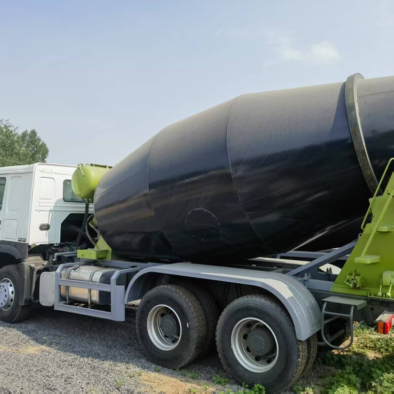 Foreign trade supply of HOWO 6*4 chassis 371 horsepower large 10-20 cubic meter cement tanker truck HOWO cement mixer Foreign trade supply of HOWO 6*4 chassis 371 horsepower large 10-20 cubic meter cement tanker truck HOWO cement mixer